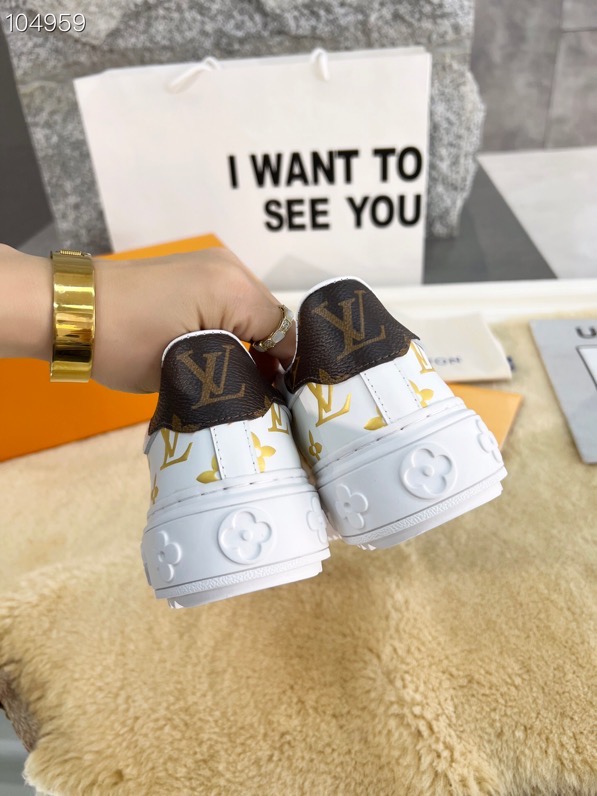 LV $81 gallery