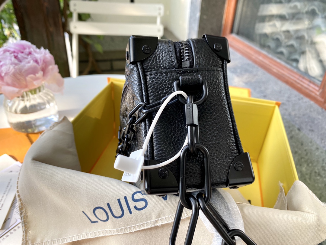 LV $81 gallery