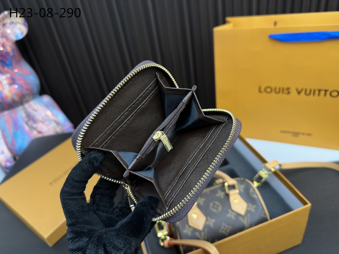 LV $81 gallery