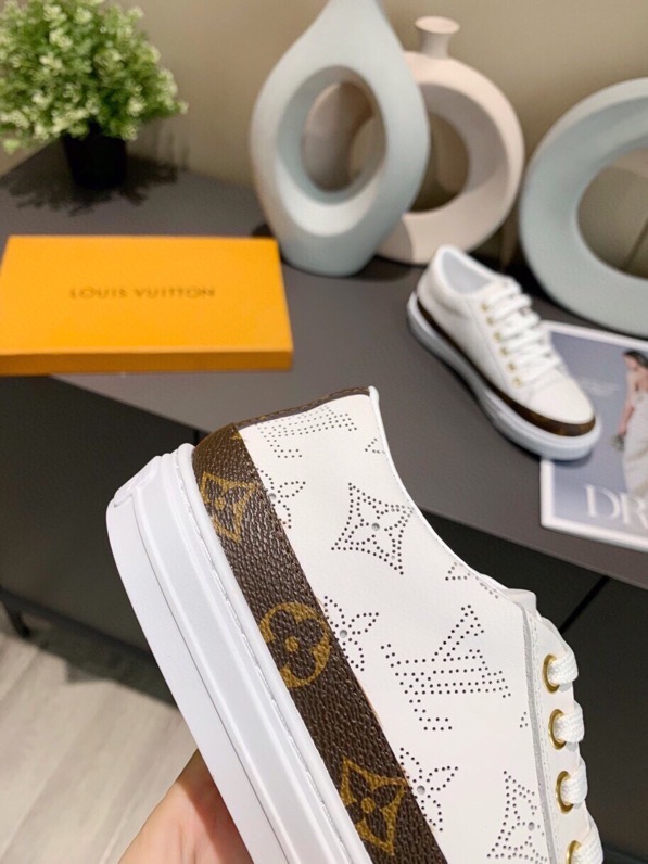 LV $82 gallery