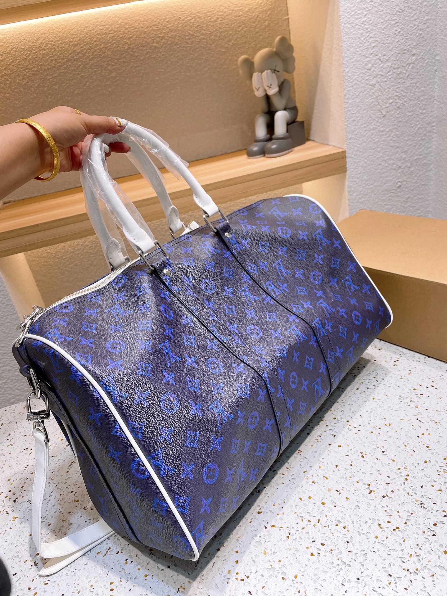 LV $82 gallery