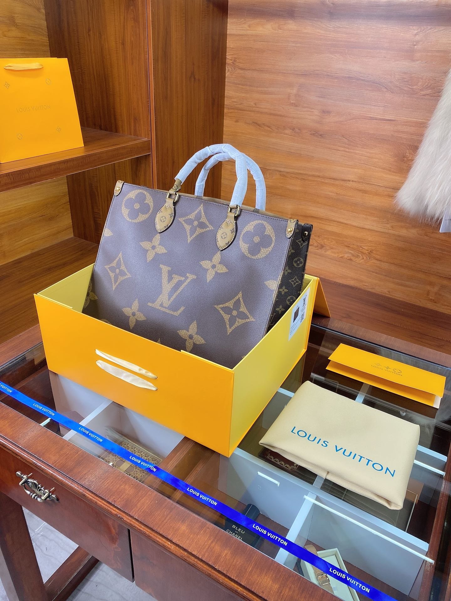 LV $82 gallery