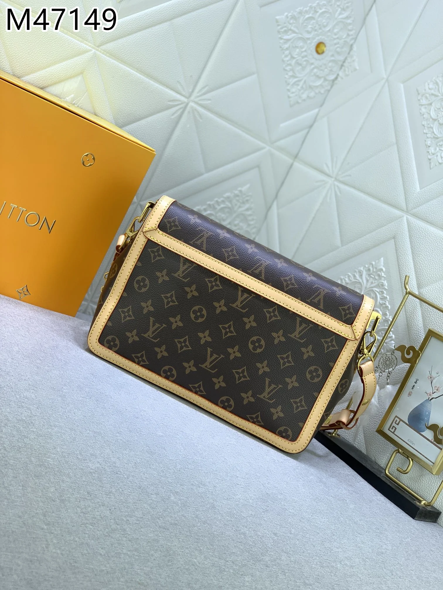 LV $82 gallery