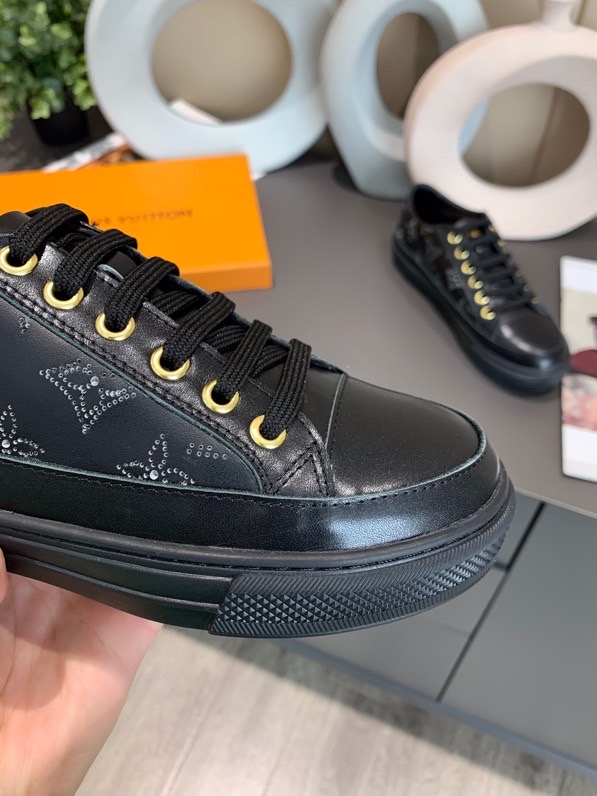 LV $82 gallery