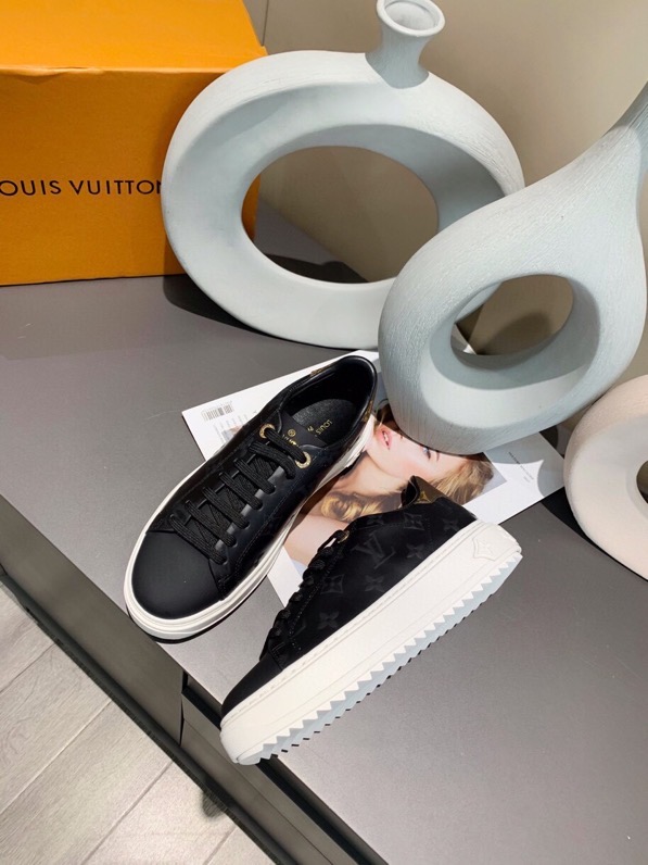 LV $83 gallery