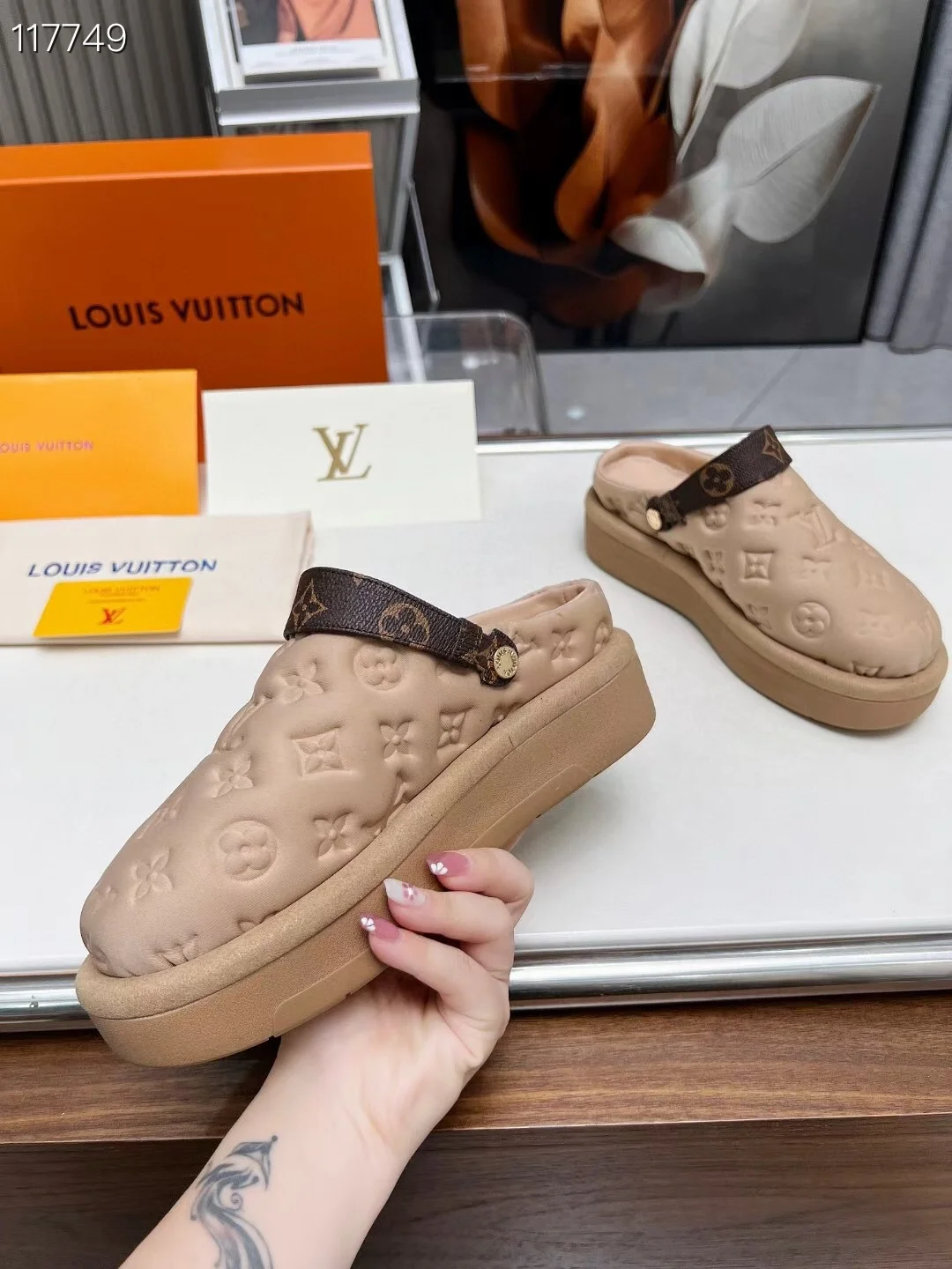 LV $84 gallery