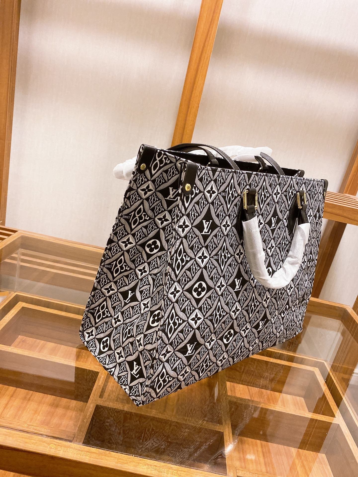 LV $84 gallery