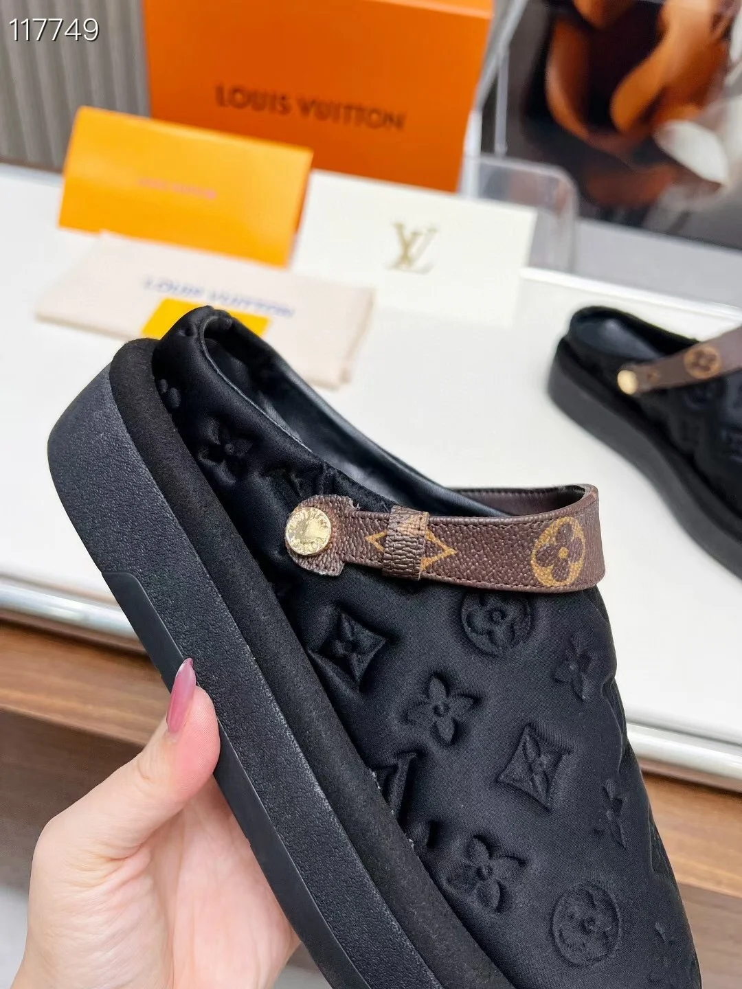 LV $84 gallery