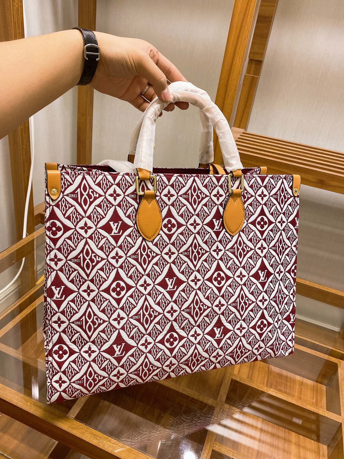 LV $84 gallery