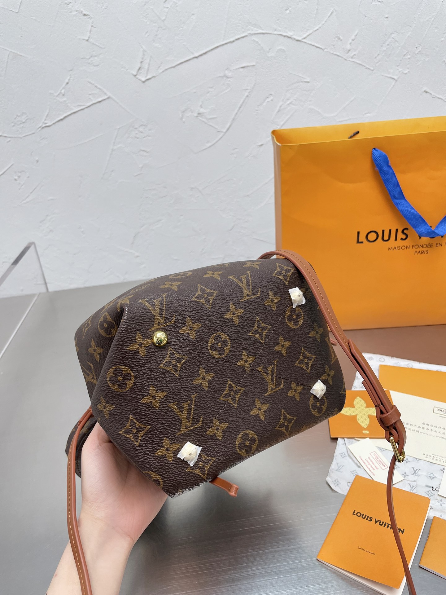 LV $85 gallery