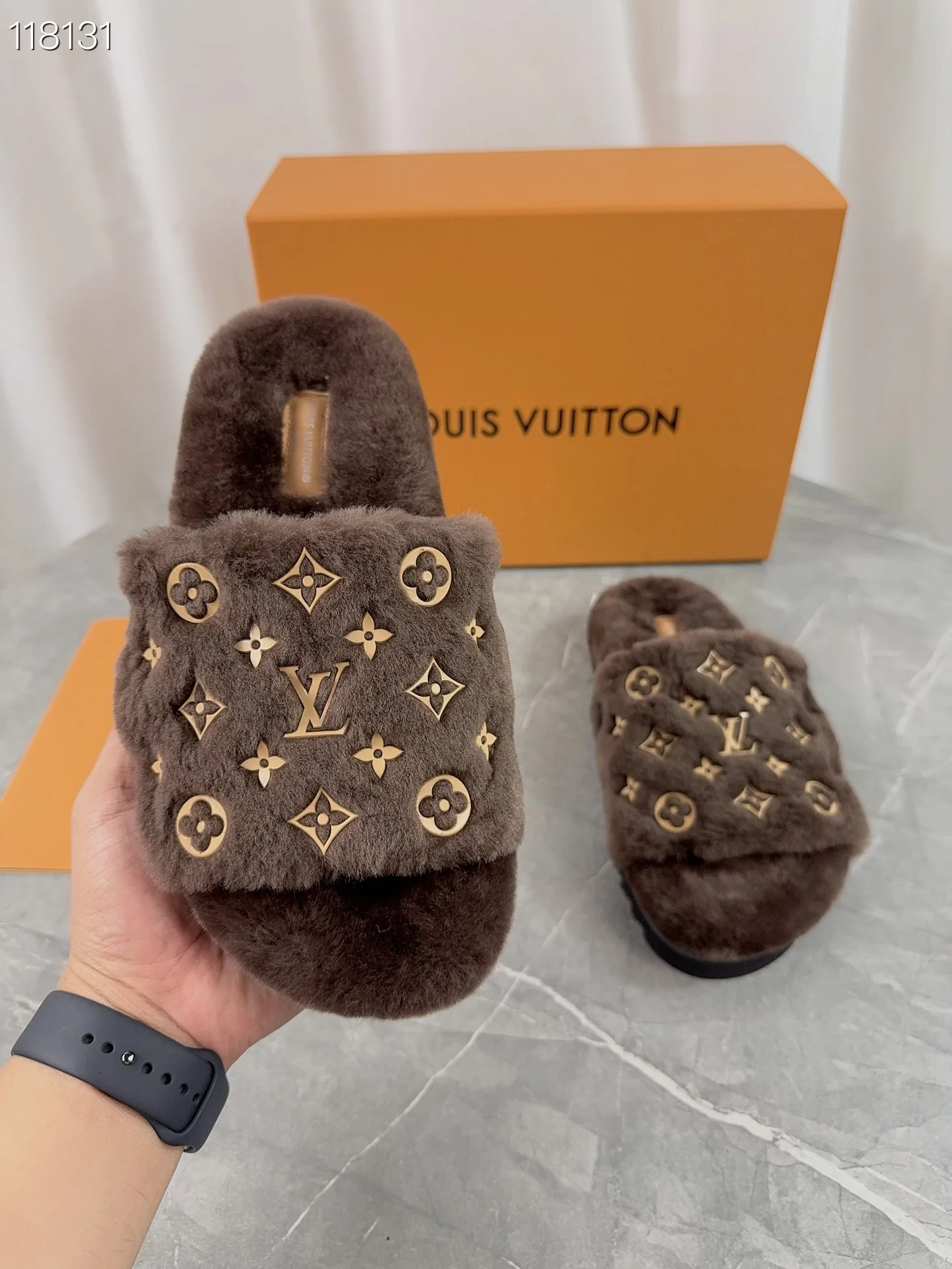 LV $85 gallery