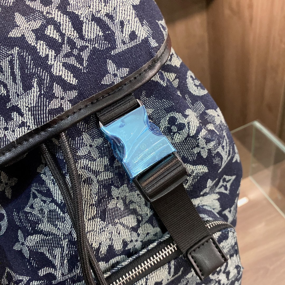 LV $85 gallery