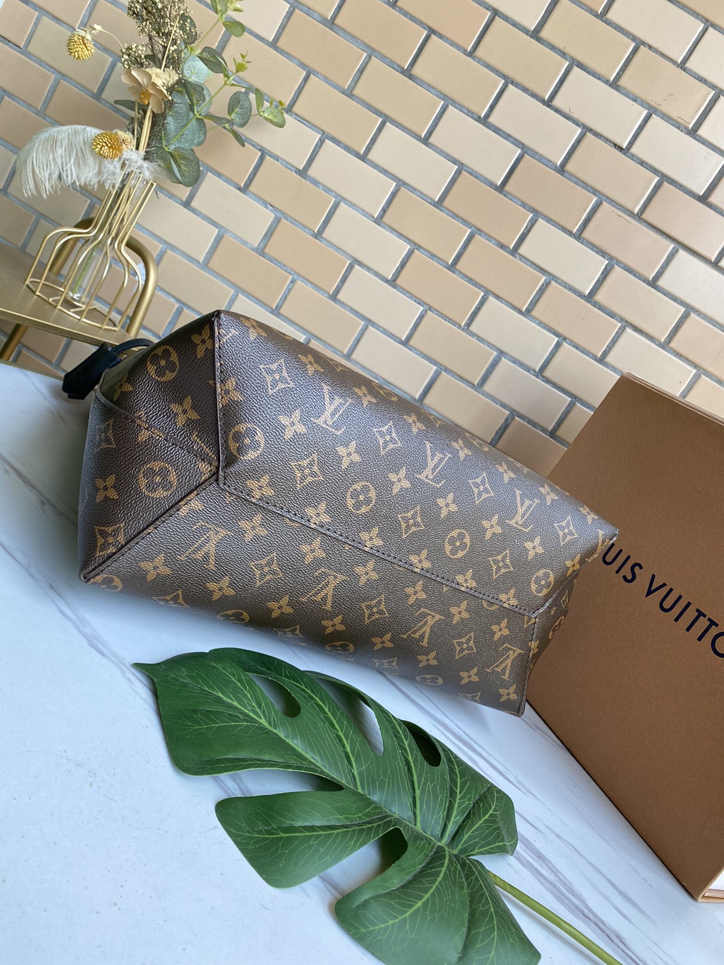 LV $86 gallery