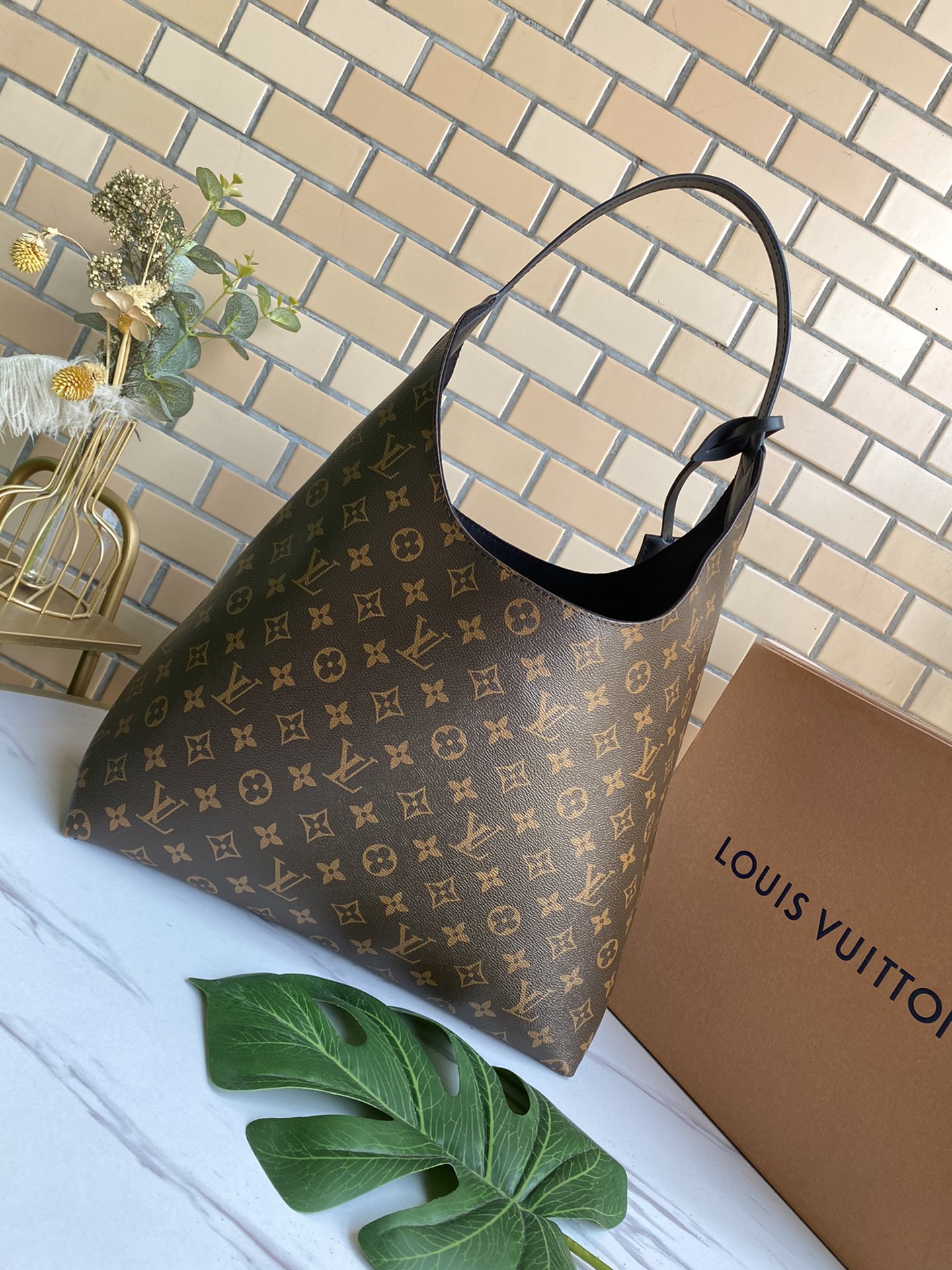 LV $86 gallery