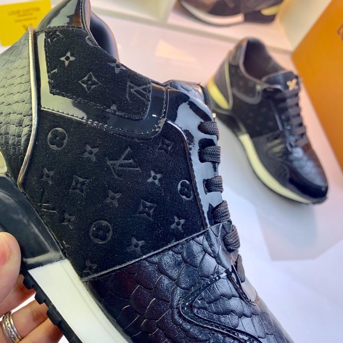 LV $86 gallery