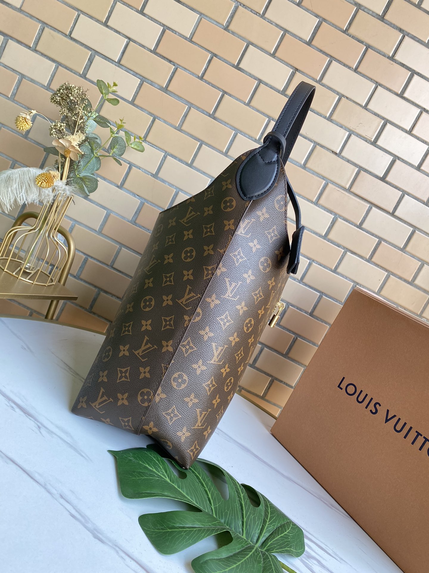 LV $86 gallery