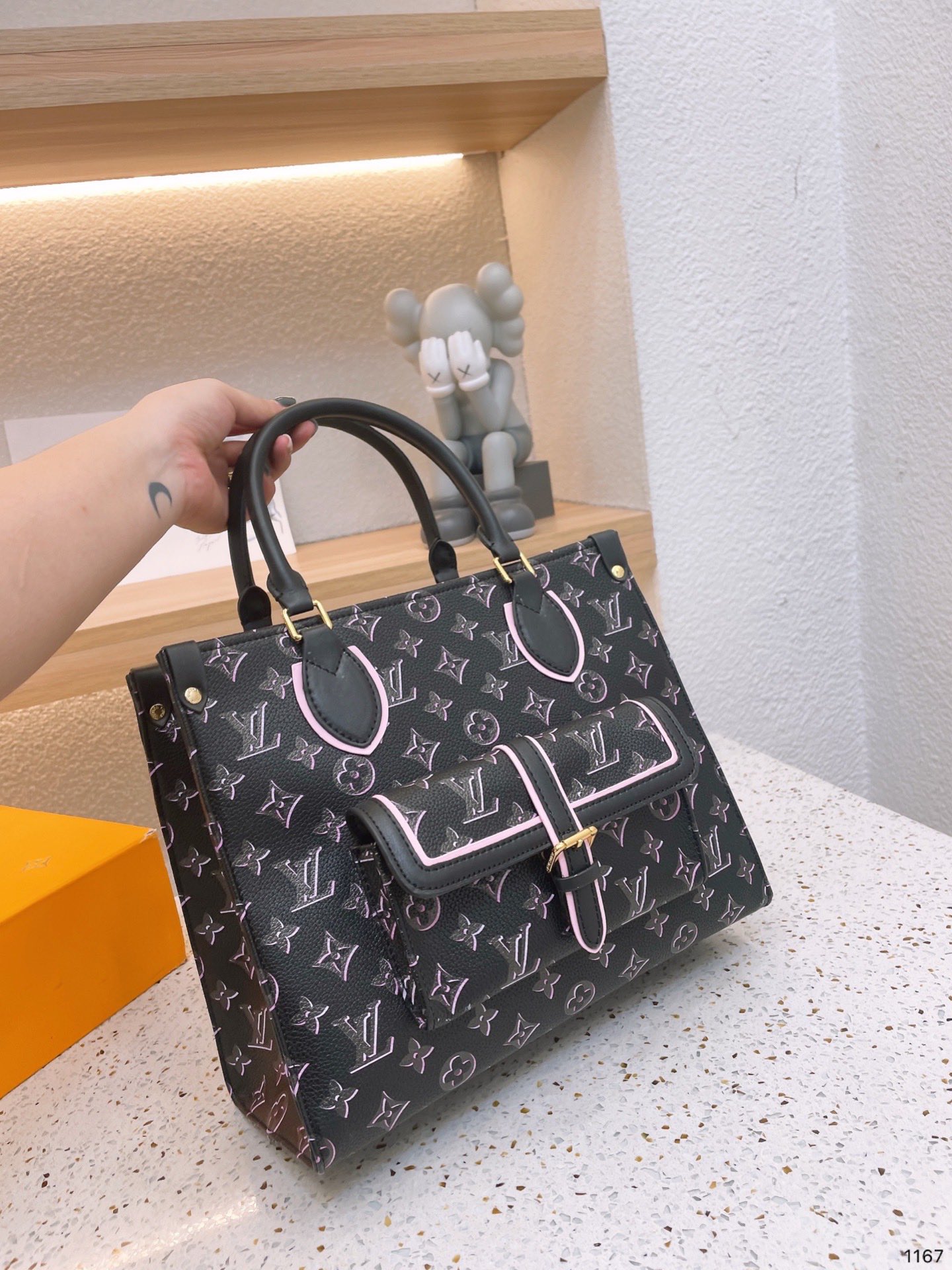 LV $87 gallery