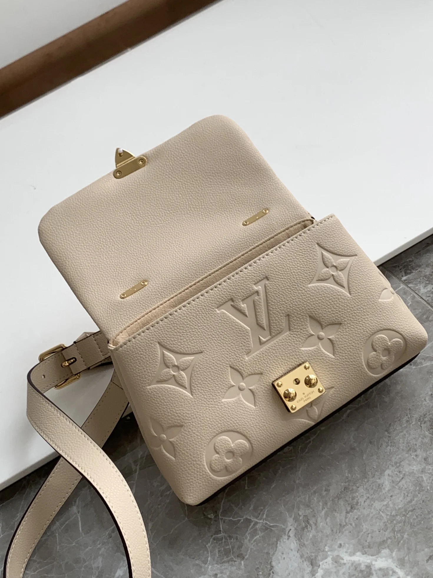 LV $88 gallery