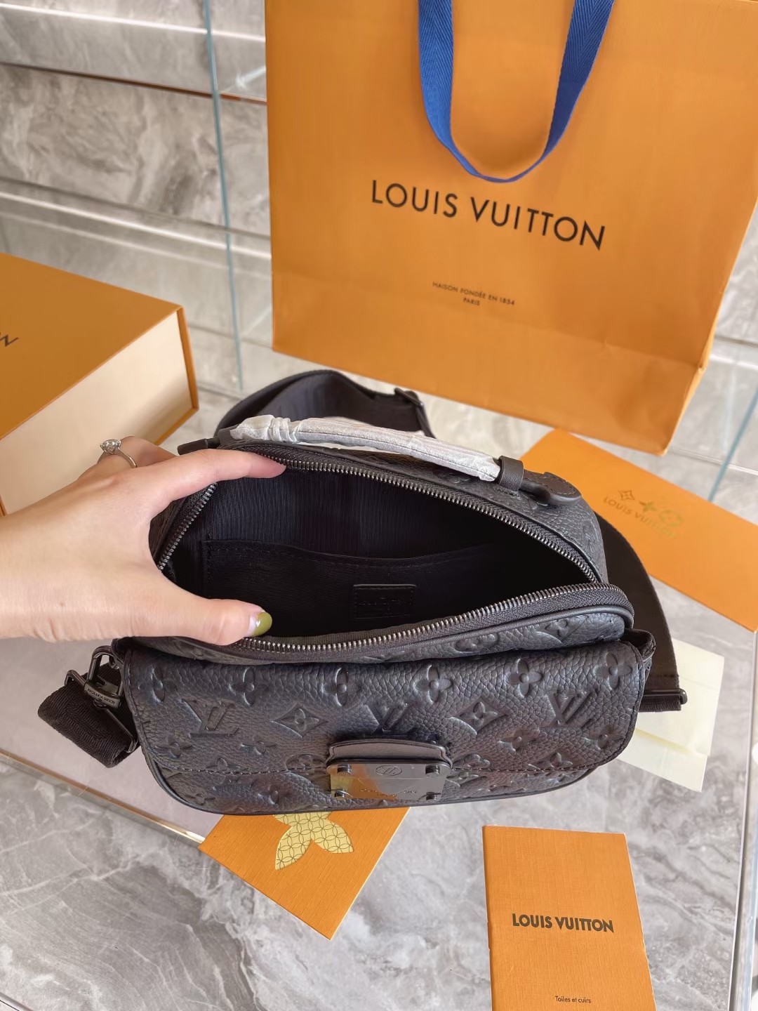 LV $89 gallery