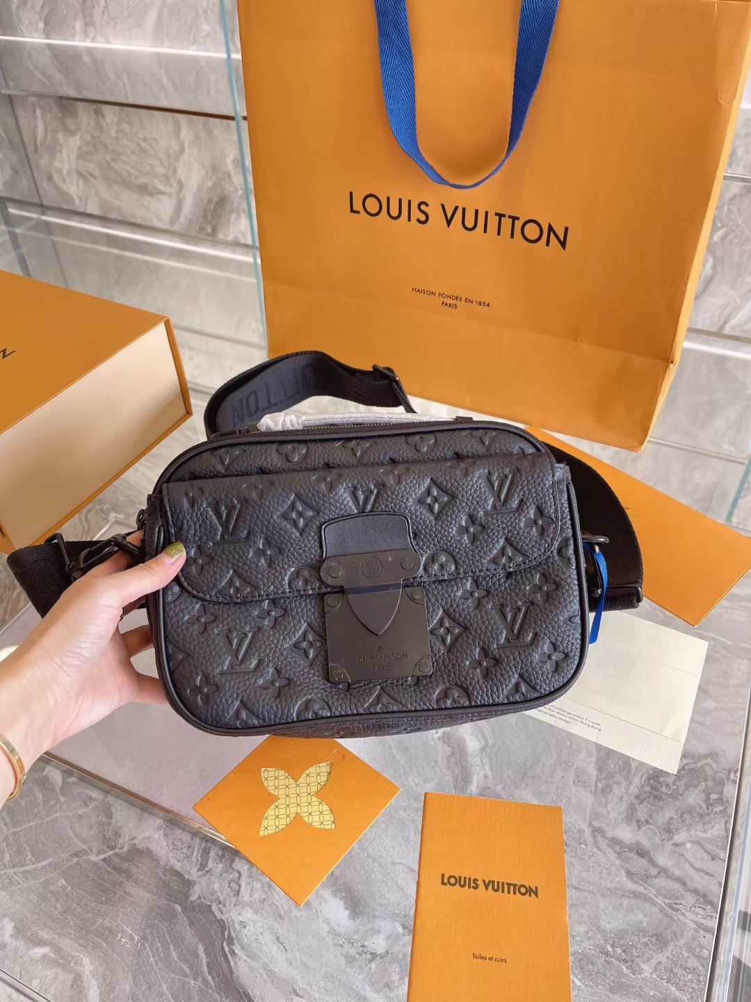 LV $89 gallery