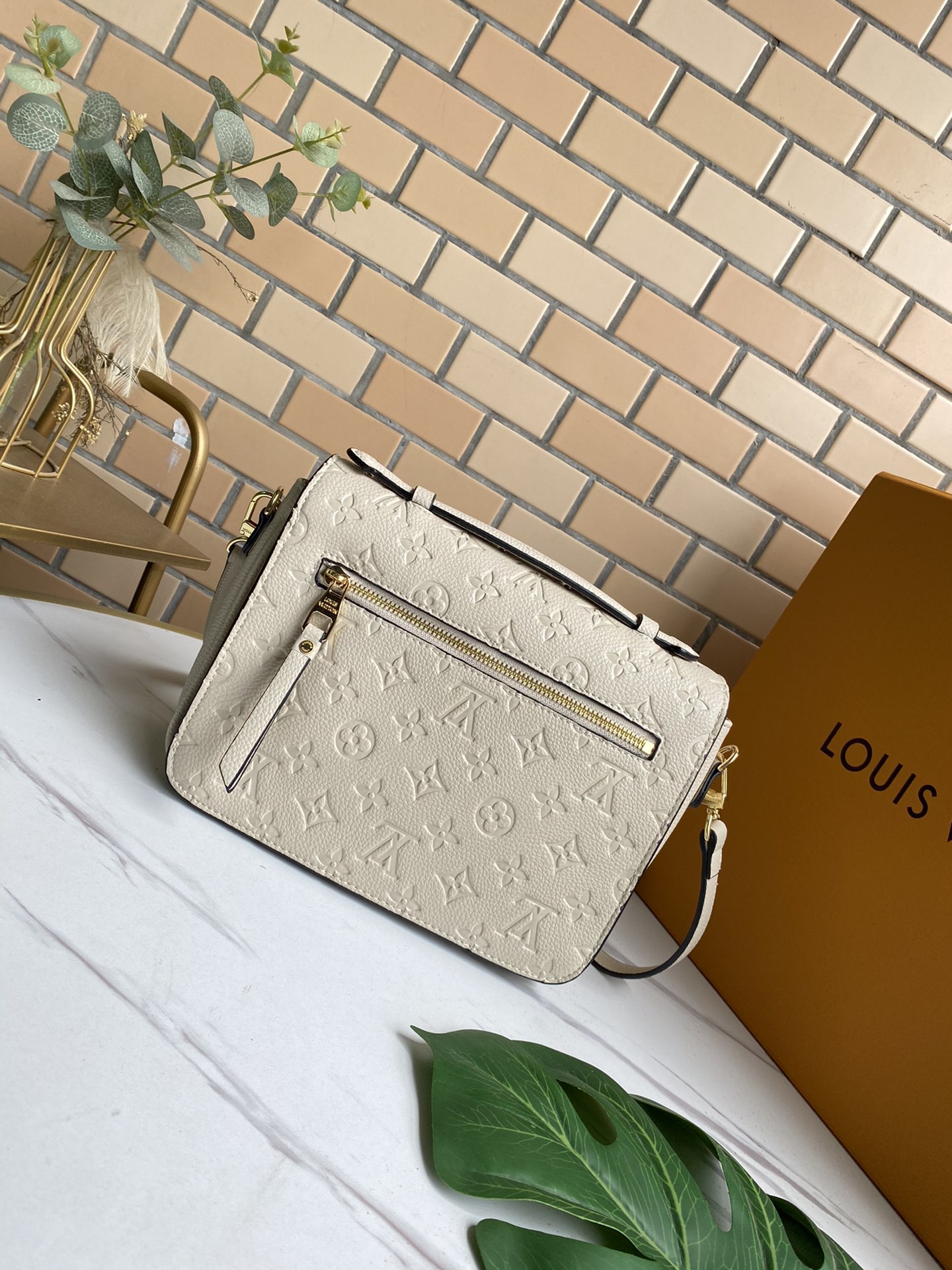 LV $90 gallery