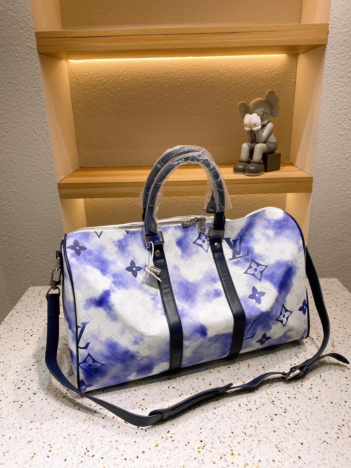 LV $90 gallery