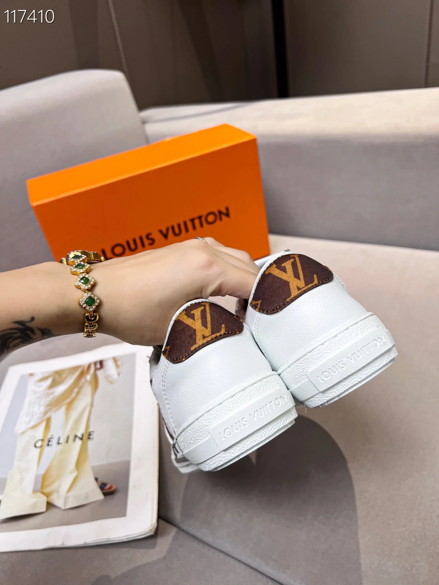 LV $90 gallery