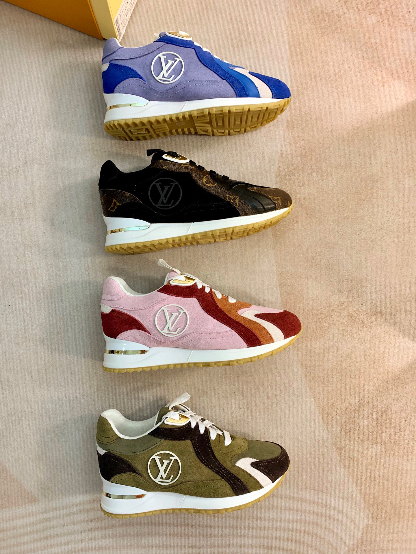 LV $90 gallery