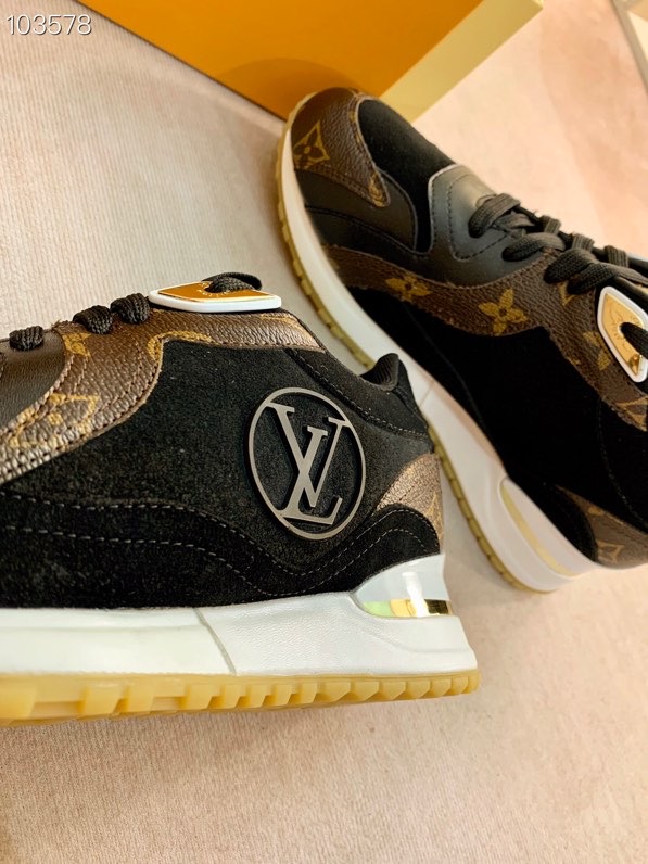 LV $90 gallery