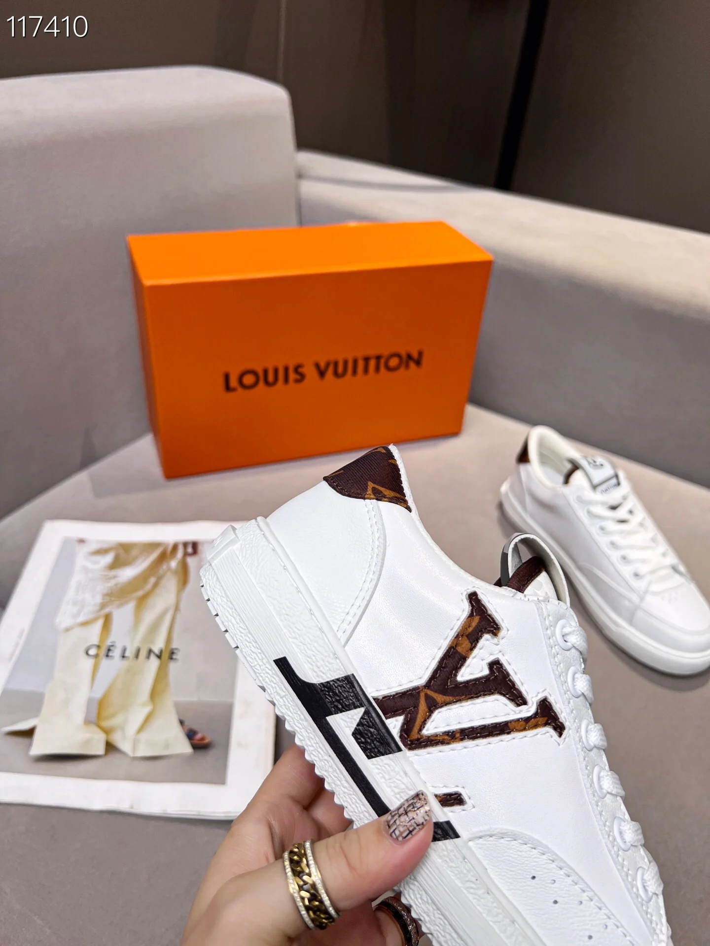 LV $90 gallery