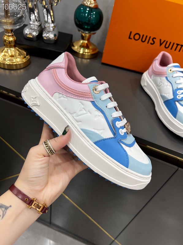 LV $90 gallery