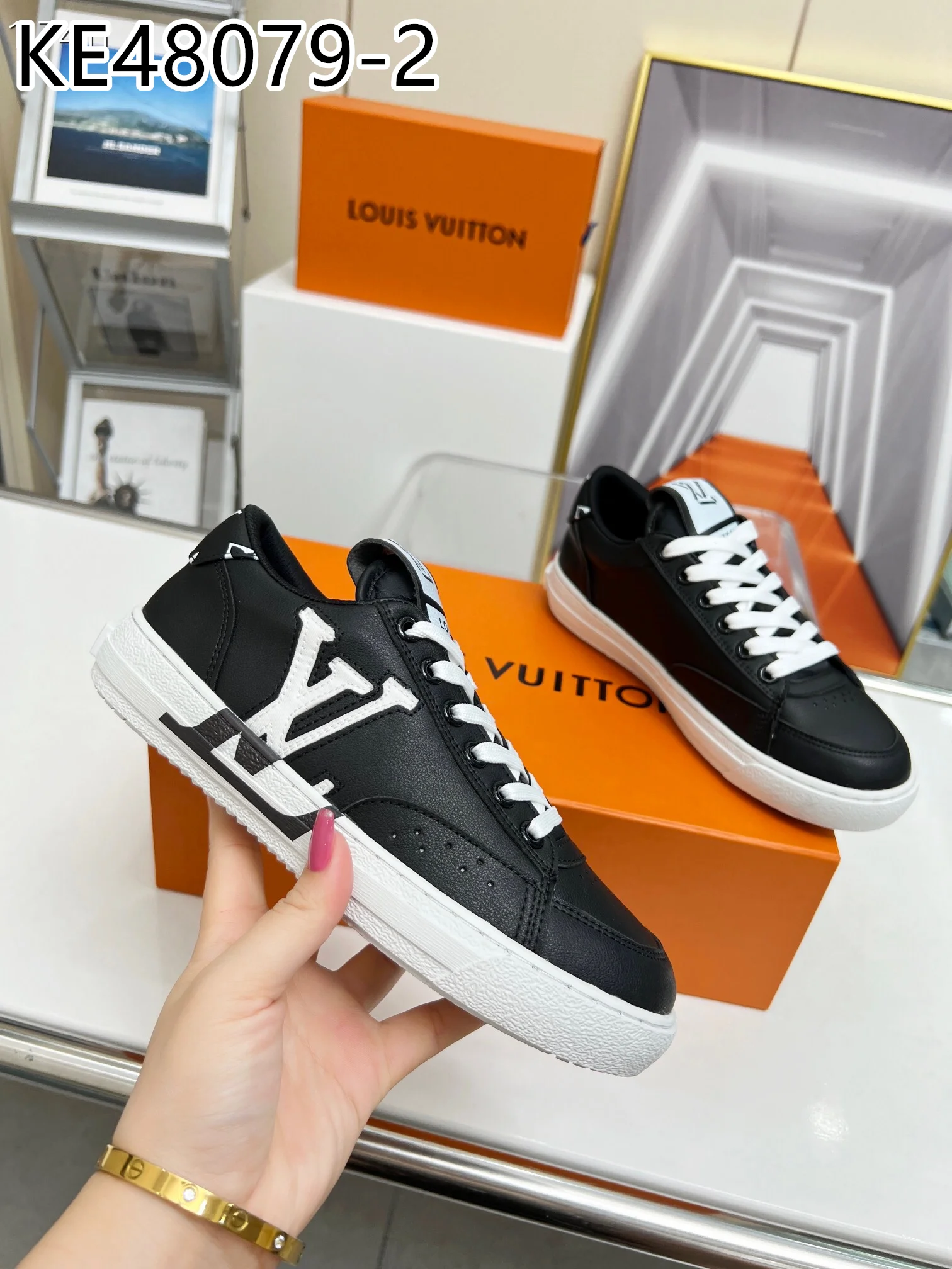 LV $90 gallery