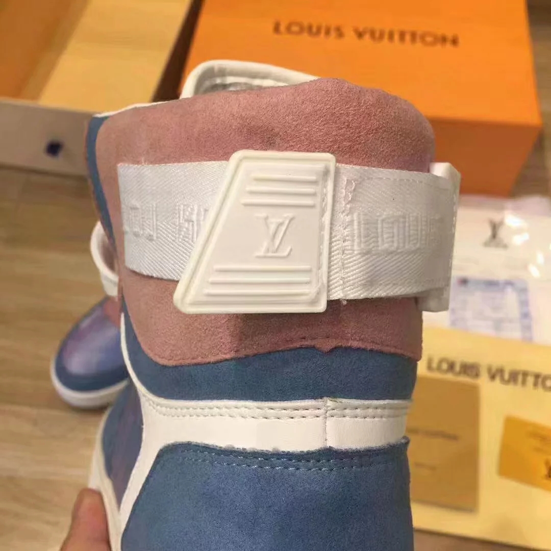 LV $90 gallery