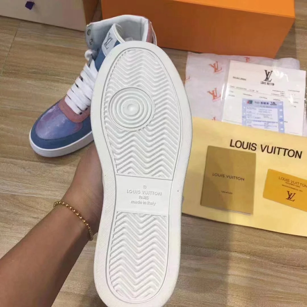 LV $90 gallery