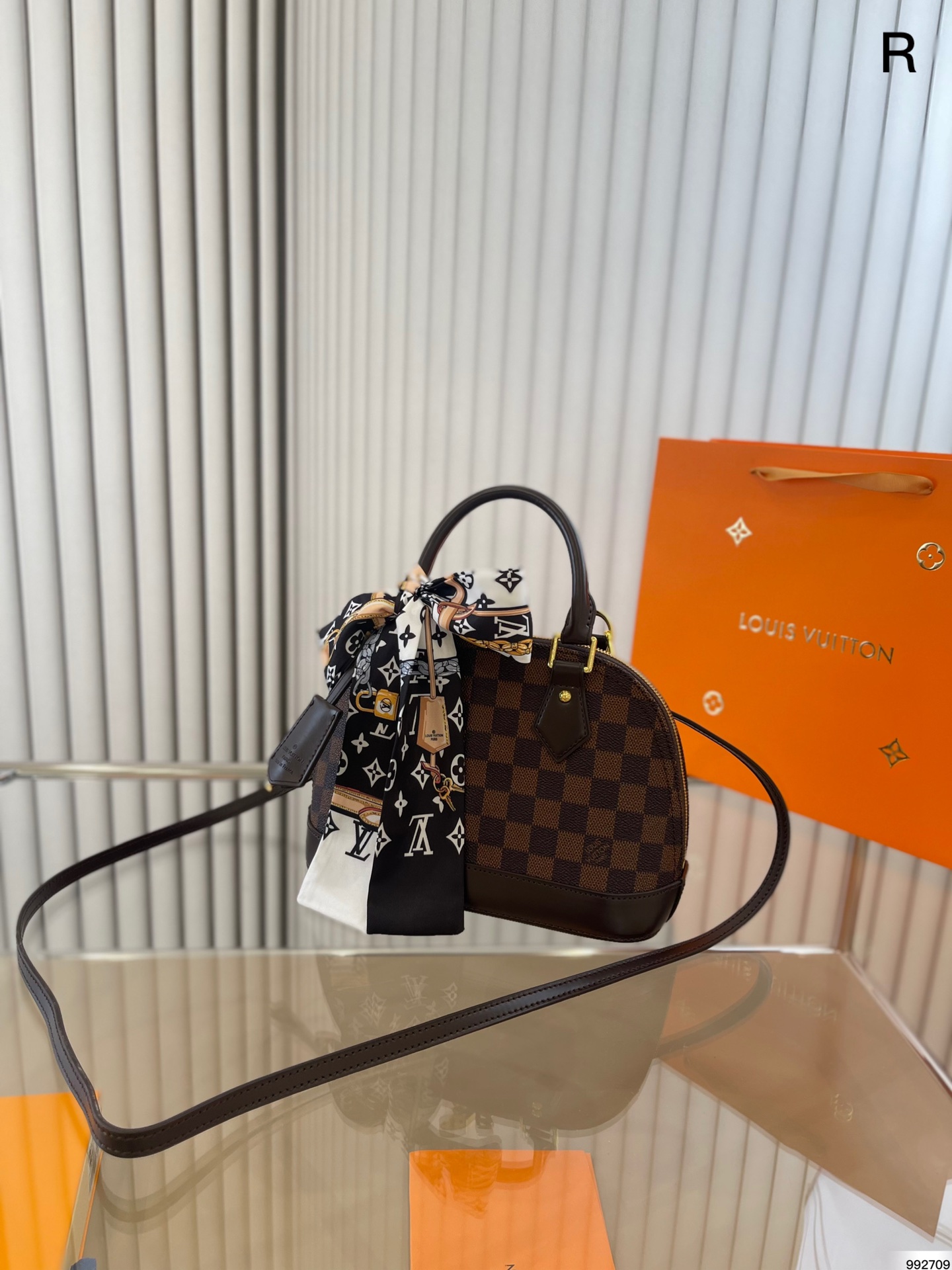 LV $90 gallery