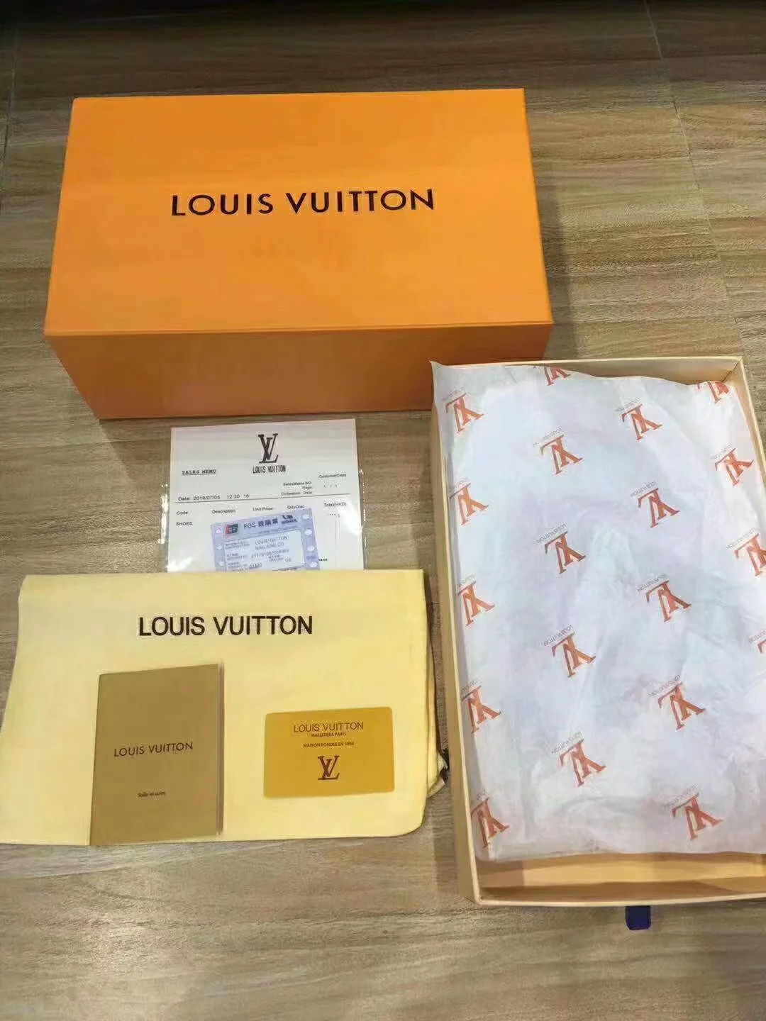 LV $90 gallery