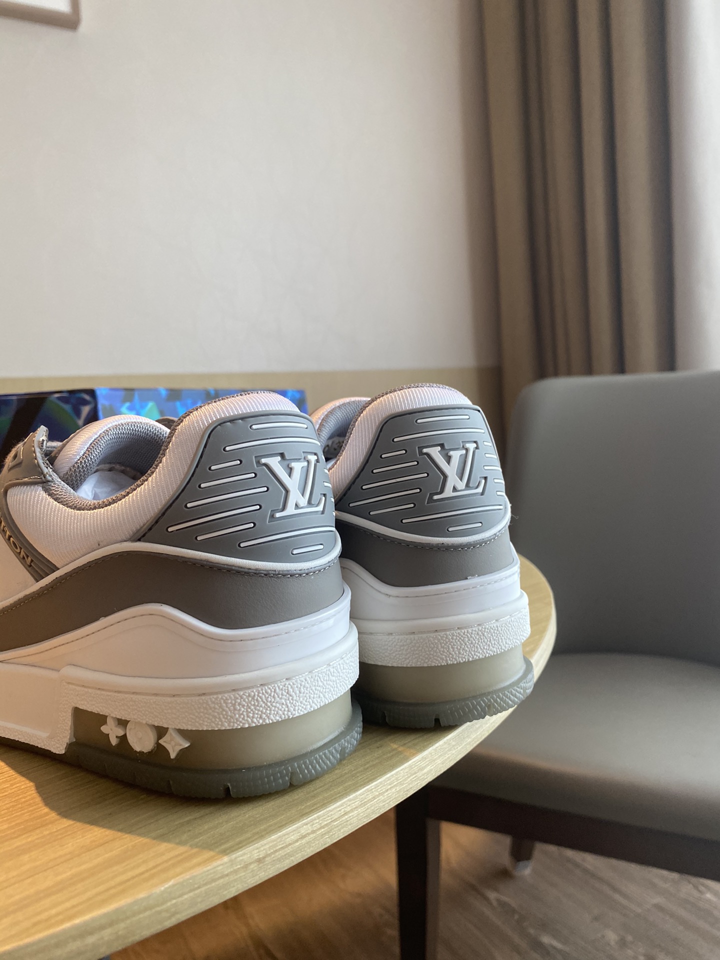 LV $90 gallery