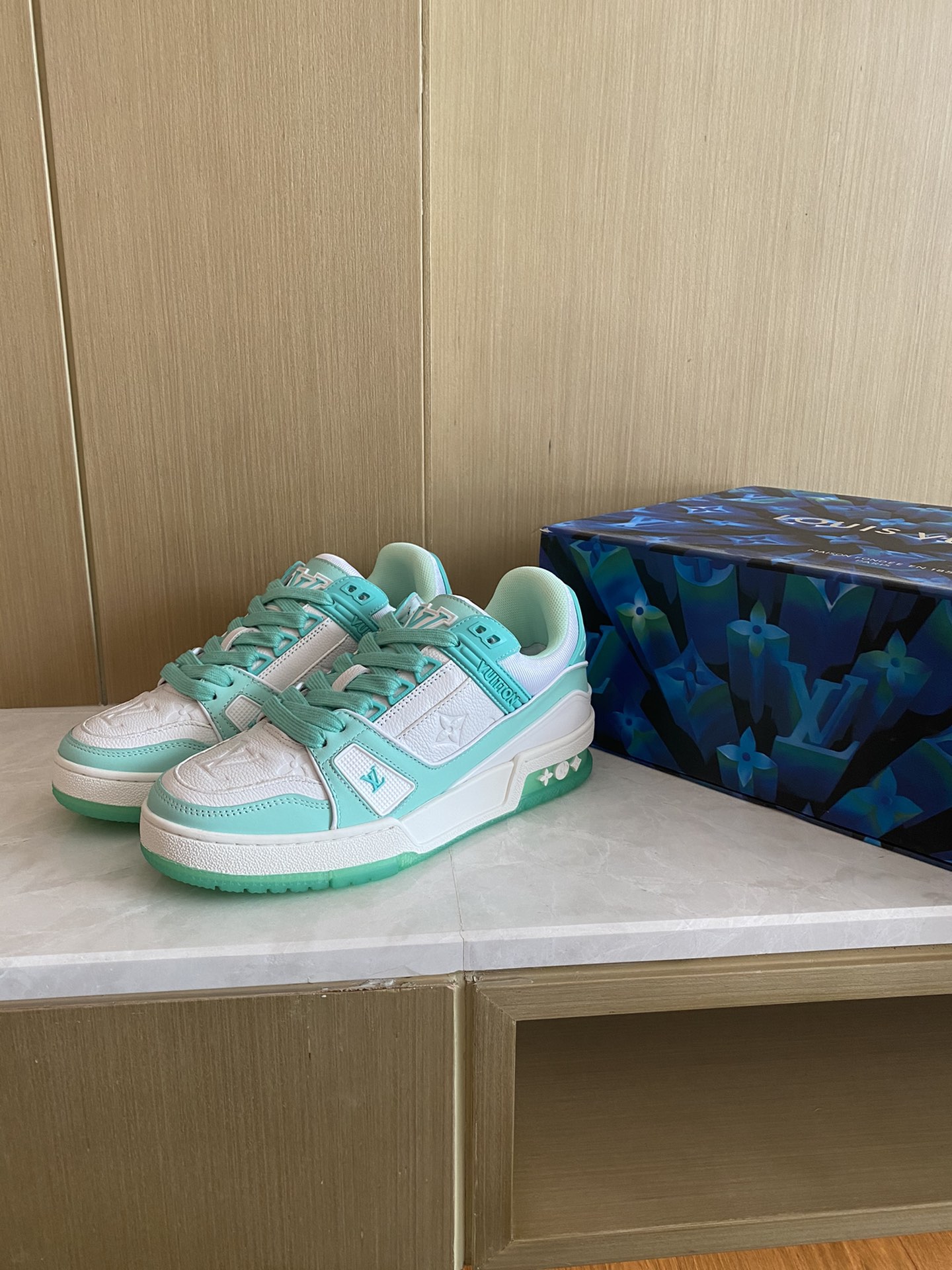 LV $90 gallery