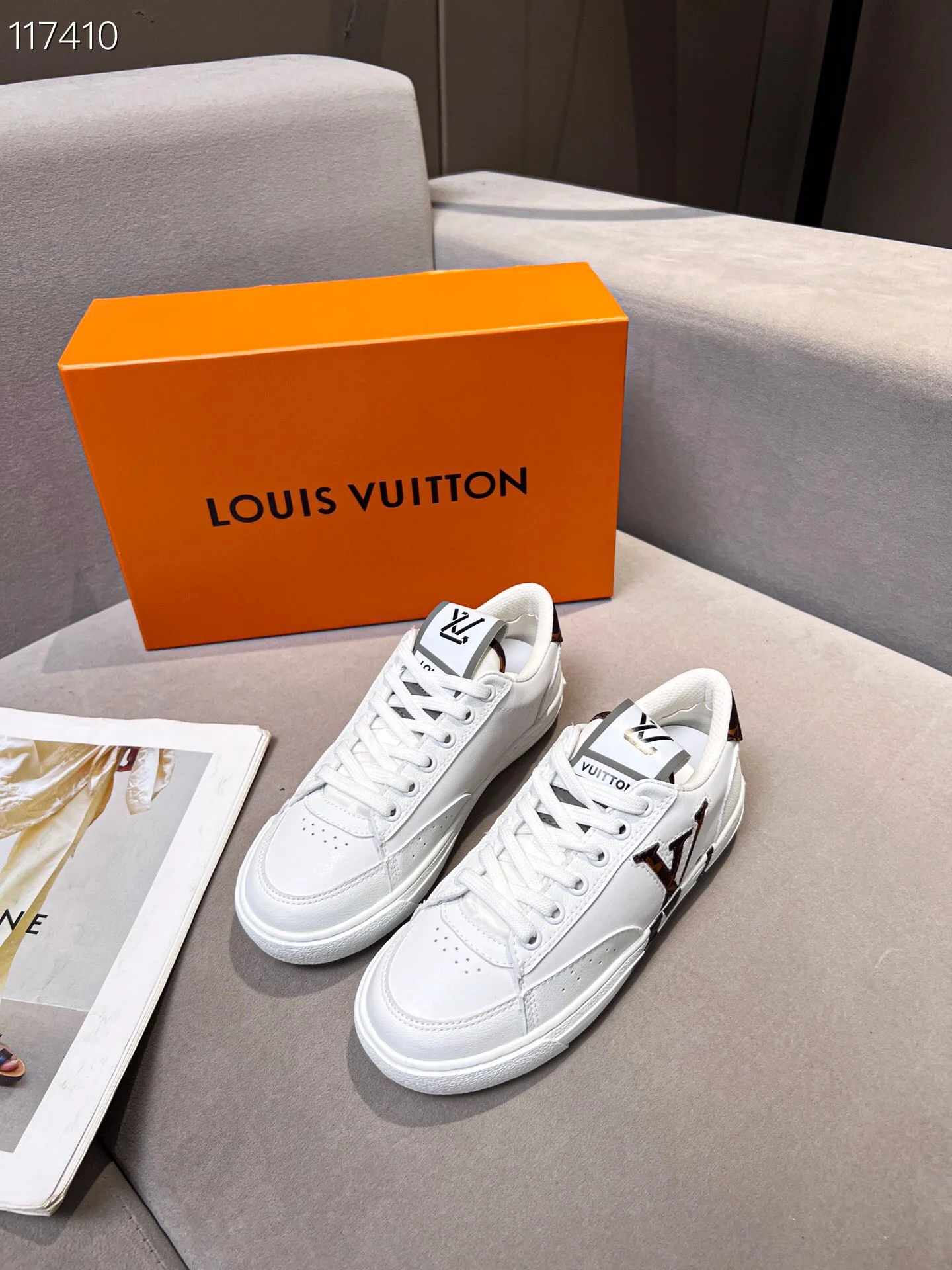 LV $90 gallery