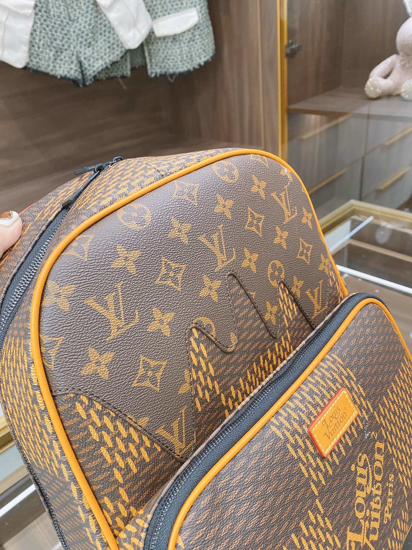 LV $90 gallery