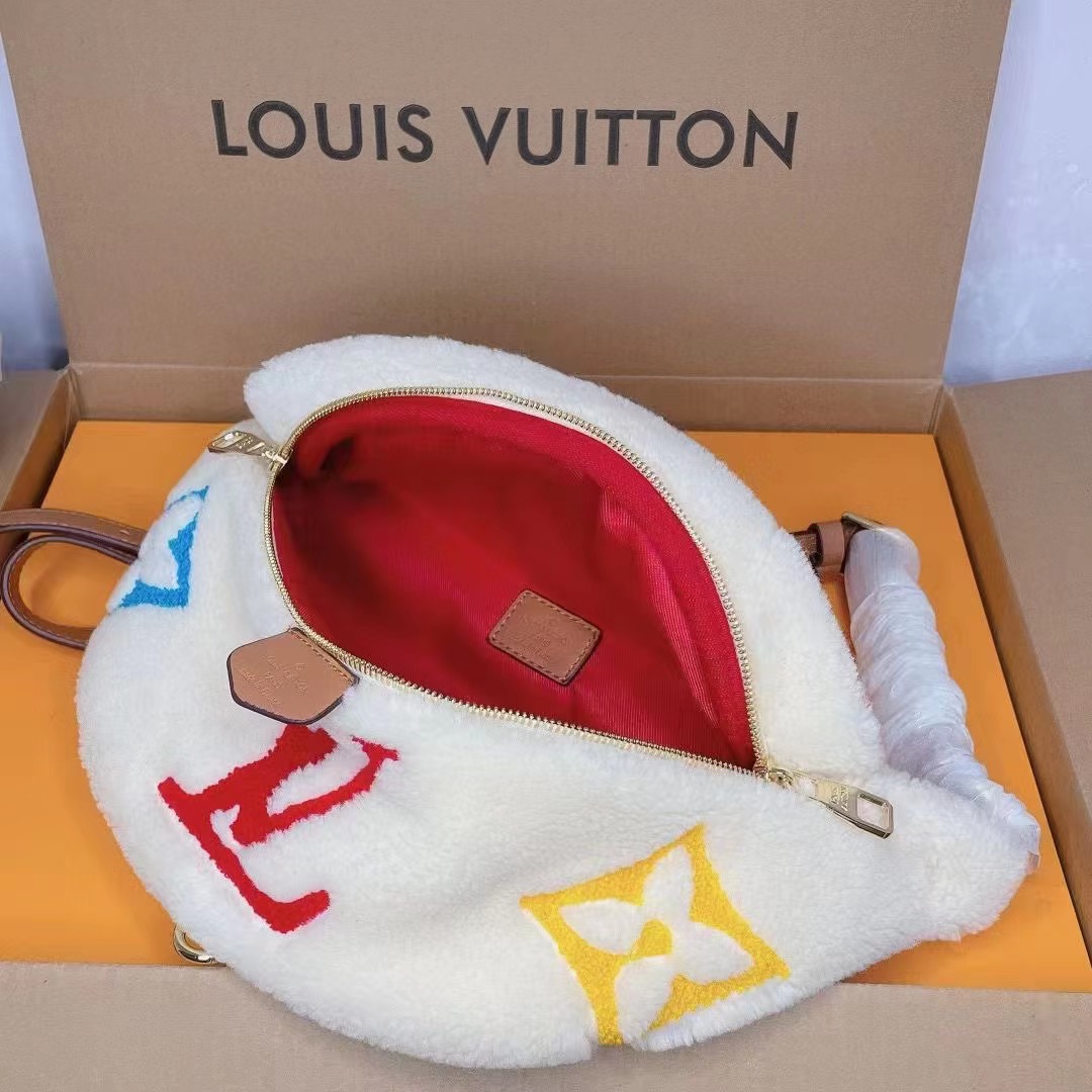 LV $90 gallery