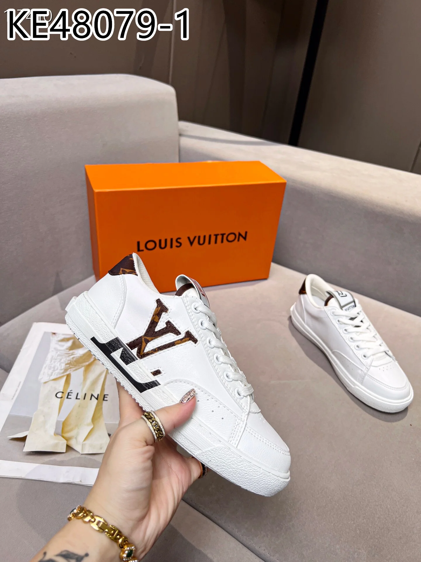 LV $90 gallery