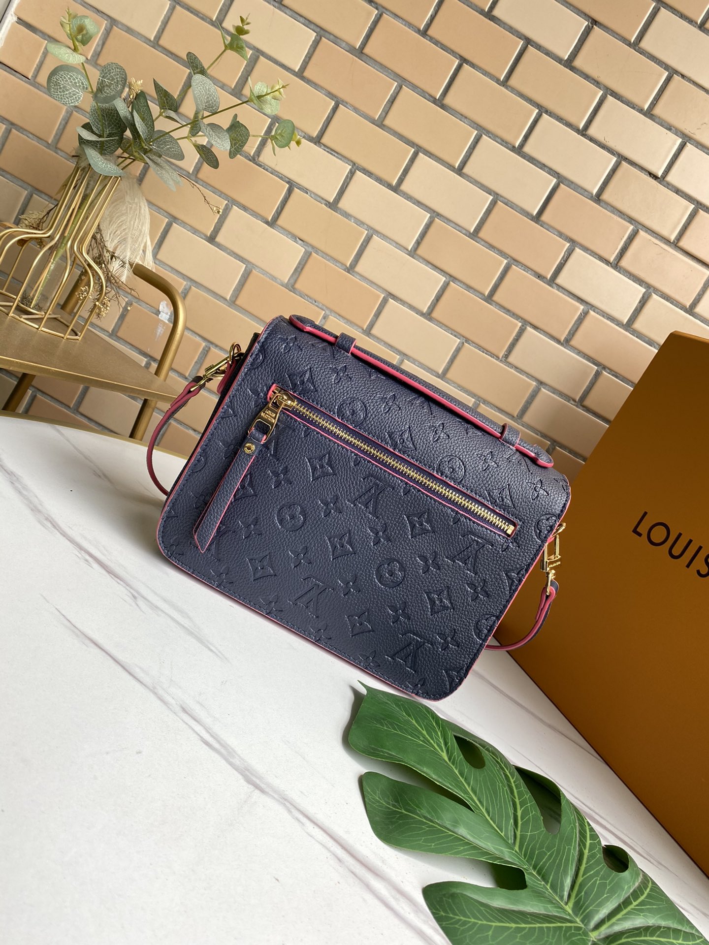 LV $90 gallery