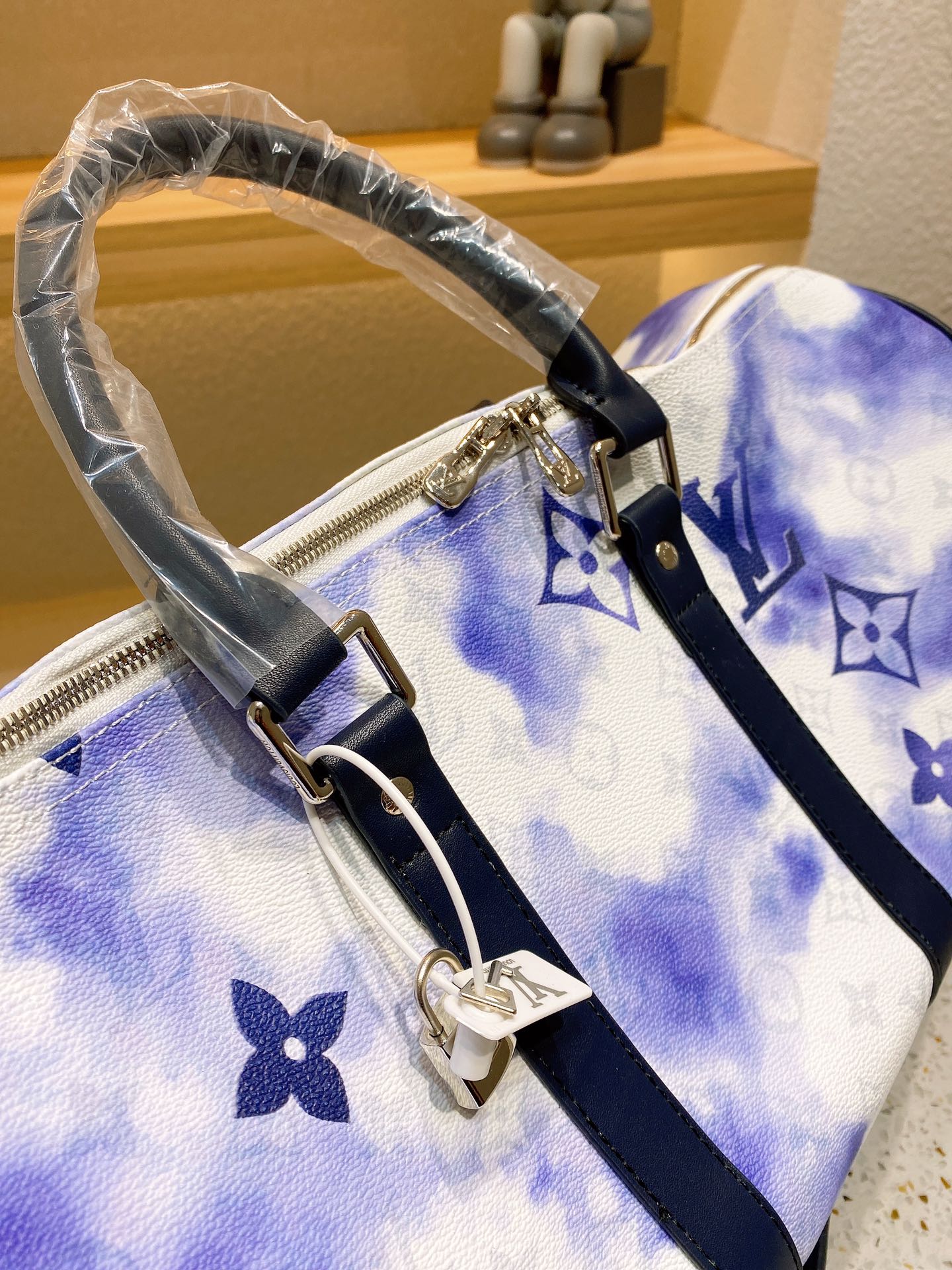 LV $90 gallery