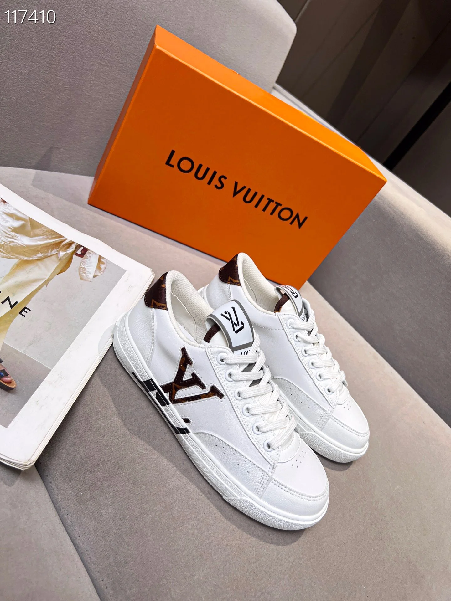 LV $90 gallery