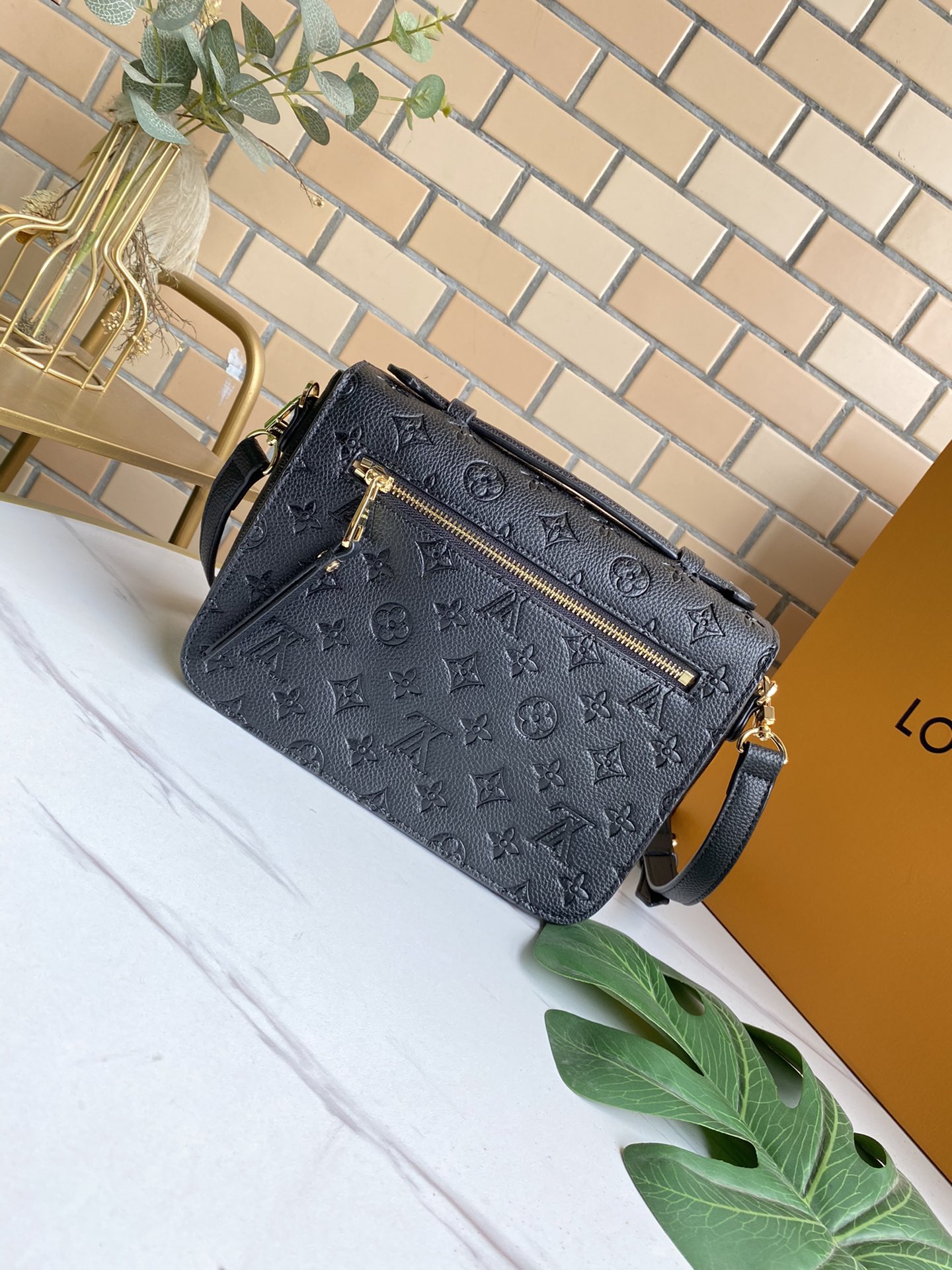 LV $90 gallery