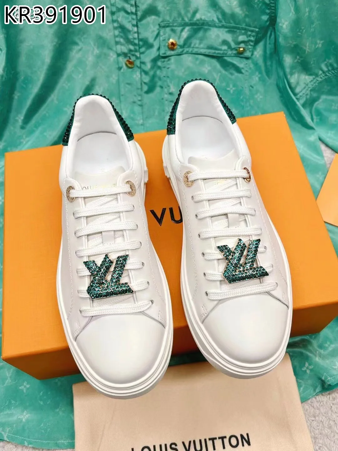 LV $90 gallery