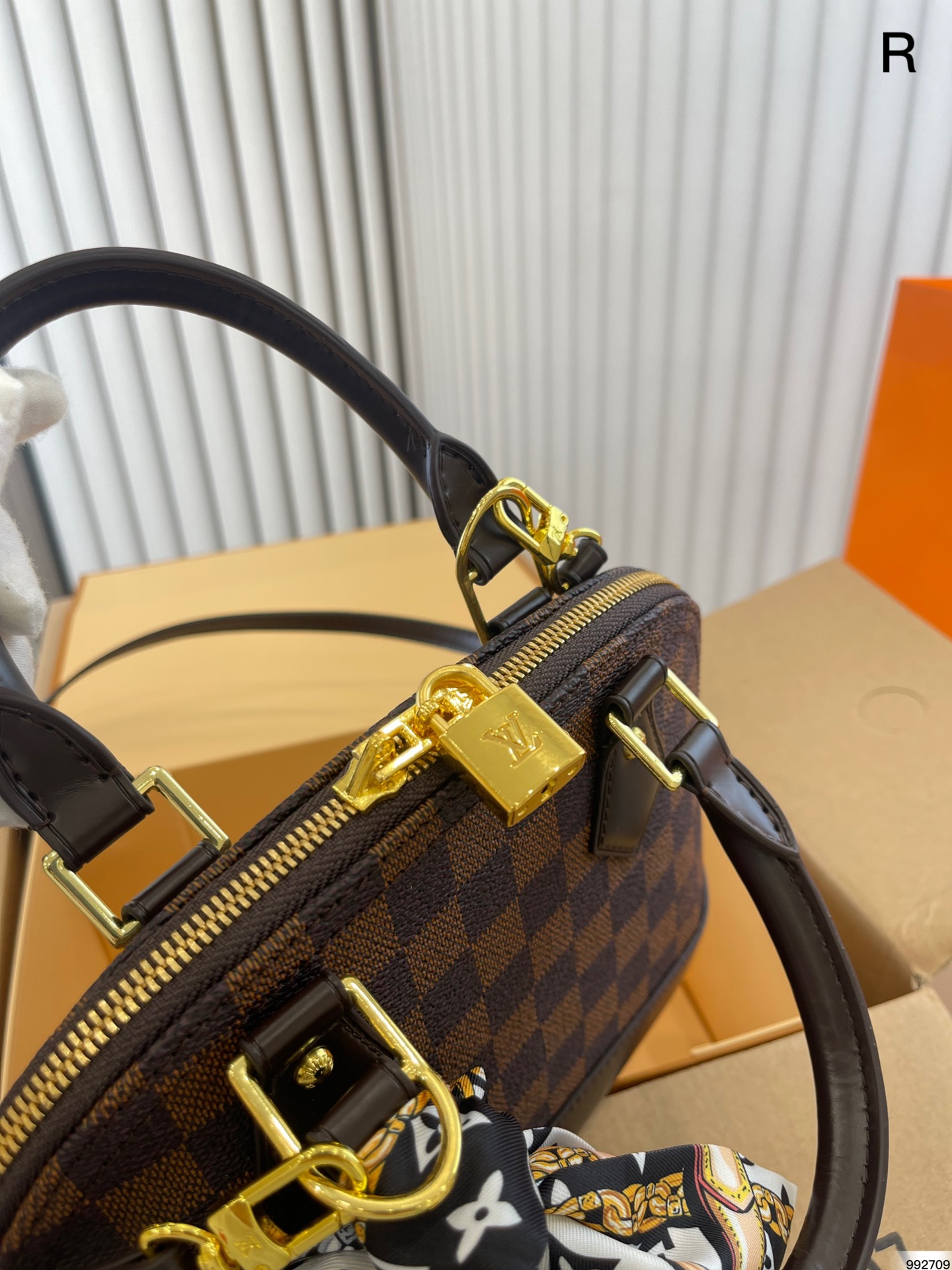 LV $90 gallery