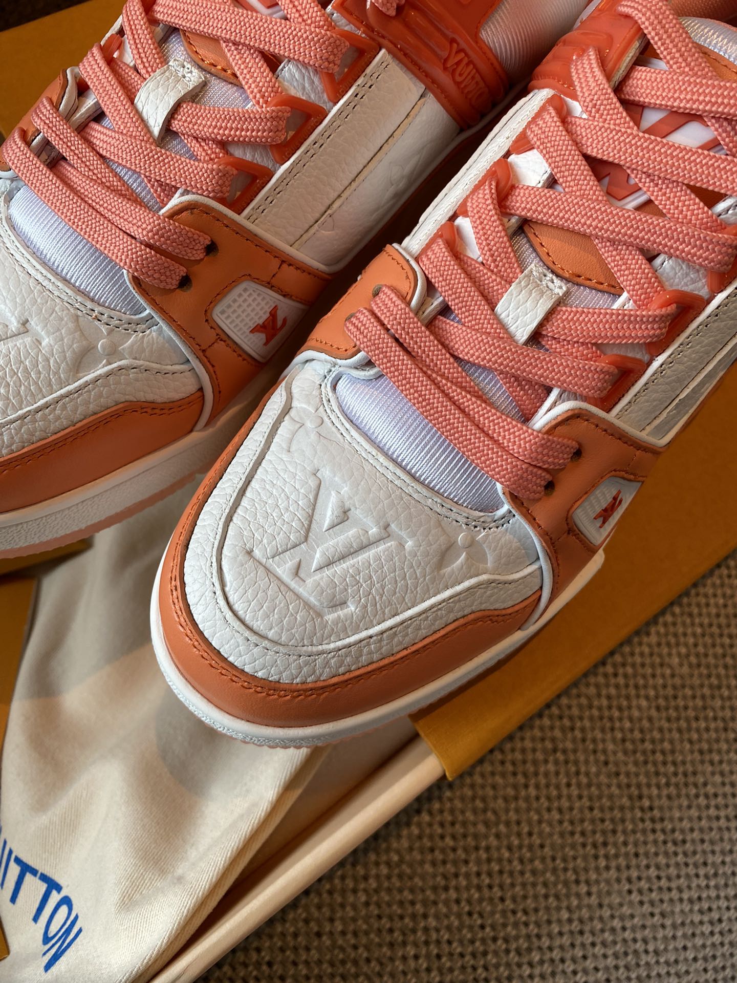 LV $90 gallery