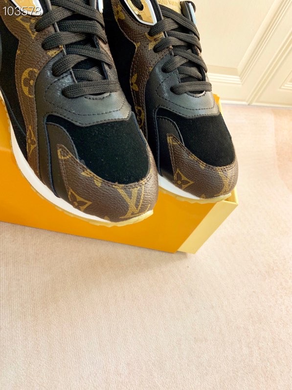 LV $90 gallery